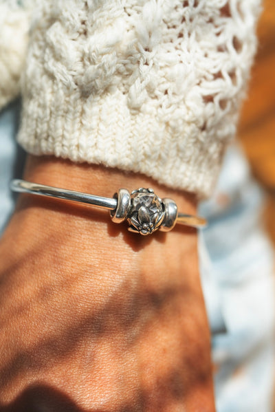 Edelweiss Avec bracelet rigide en labradorite