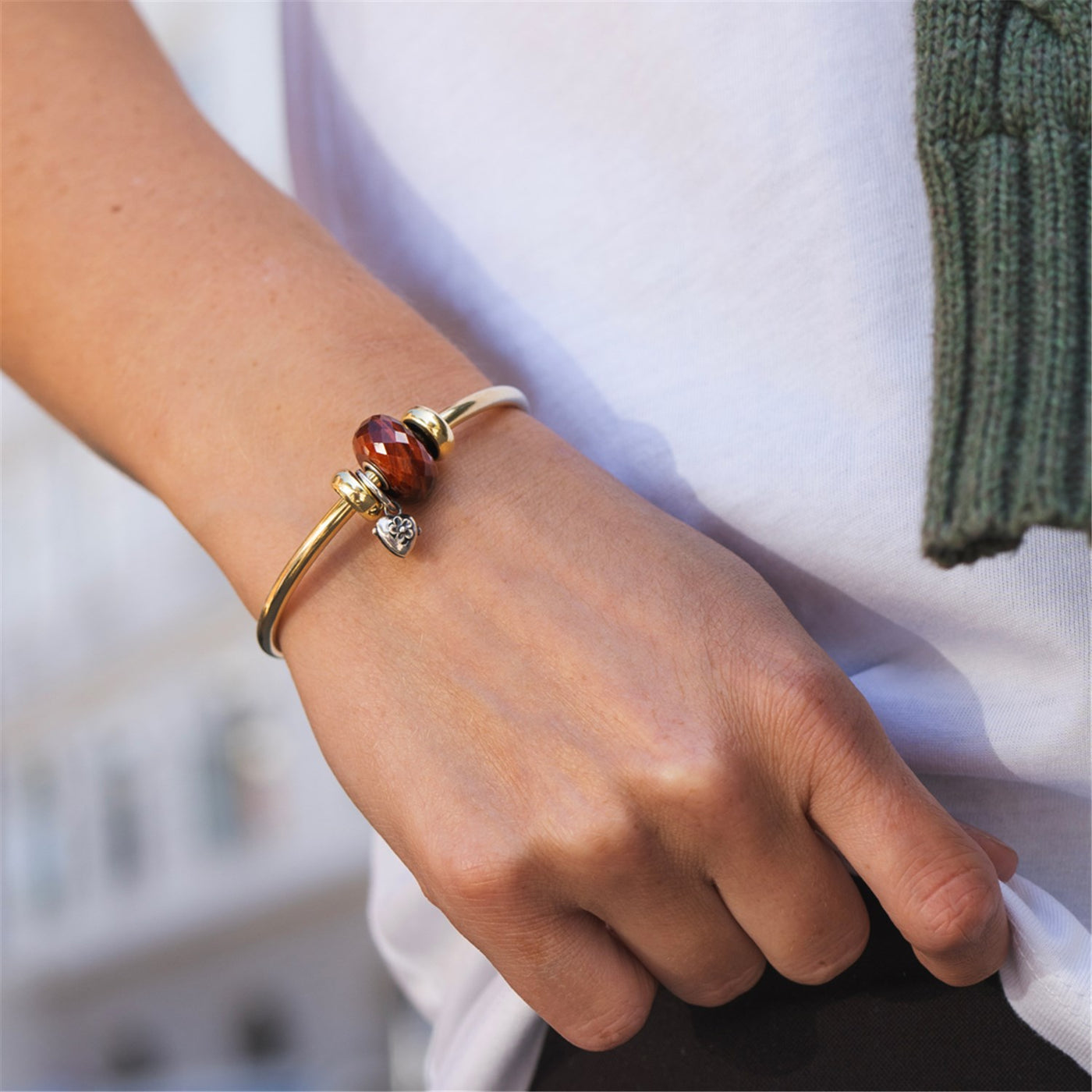 L'Oeil de tigre rouge à facettes