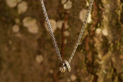 Collier en argent PEACE avec 2 beads (inclut un don à la Croix-Rouge)