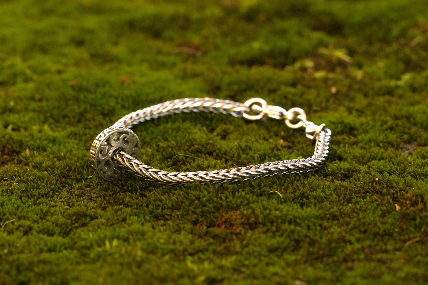 Bracelet en argent PEACE (inclut un don à la Croix-Rouge)